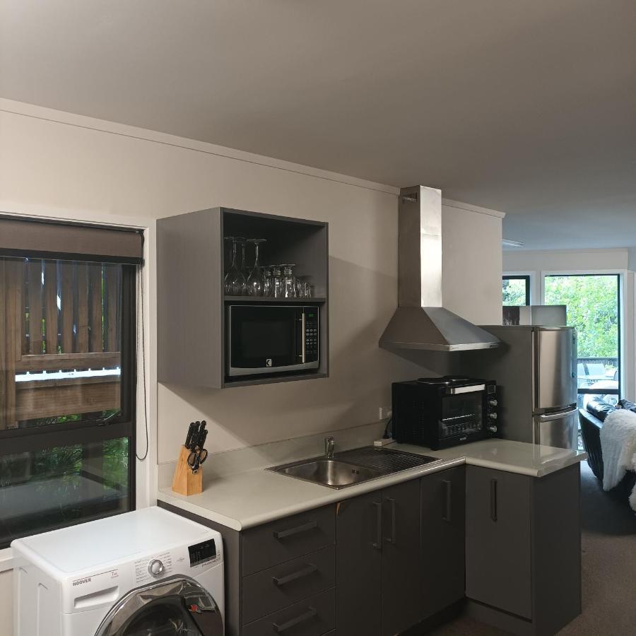 Tiwai Waka Retreat Apartment Уелингтън Екстериор снимка